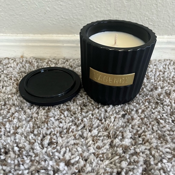 L'AGENCE Suede Et Santal Soy Wax Vanilla Masculine Scent Candle One Size NIB - Picture 9 of 15